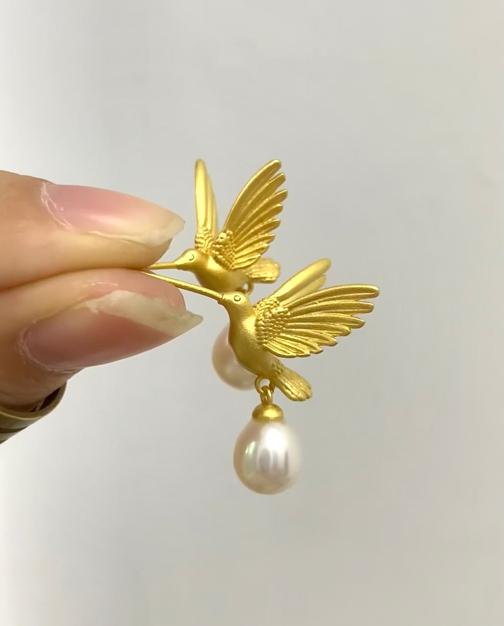 Hummingbird-Natural Light Pearl Earrings