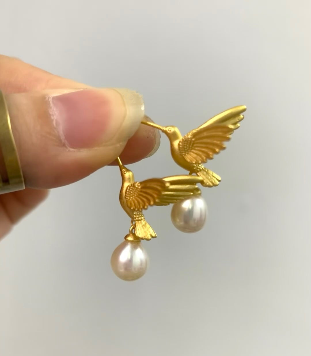 Hummingbird-Natural Light Pearl Earrings